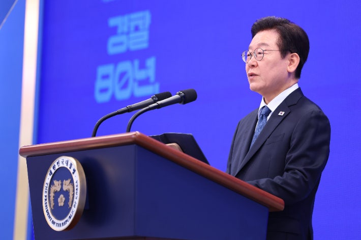 李<b>대통령</b> "수사·기소분리 앞둬…유능한 민생 <b>경찰</b> 거듭나야"