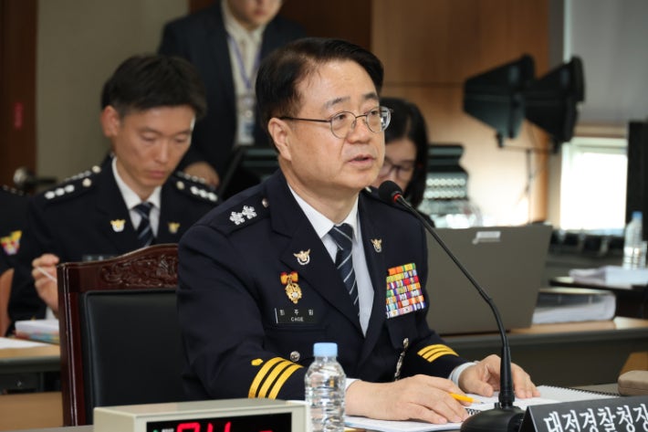 24일 오후 대전경찰청에서 열린 국회 행정안전위원회 대전경찰청 국정감사에서 최주원 대전경찰청장이 의원 질의에 답변하고 있다. 연합뉴스