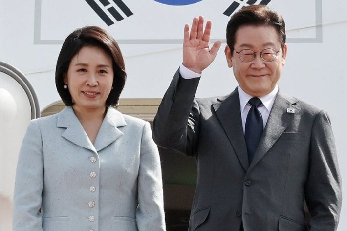 李대통령, <b>아세안 정상회의</b> 출국…1박2일 일정