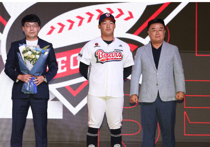 <b>두산</b>, <b>리빌딩</b> 퍼즐 완성… 신인 11명과 '8억 9천만 원 계약'