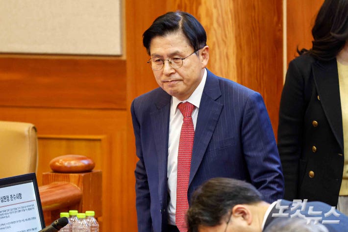 특검 "<b>황교안</b>, <b>압수수색</b> 추후 재시도…강제 개문도 가능"