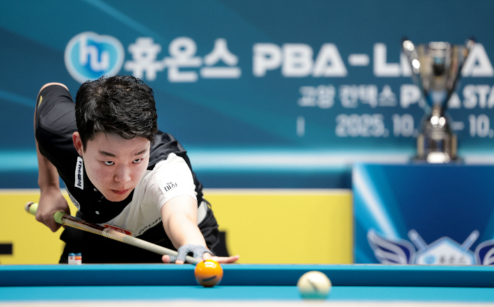 '역대 최연소 <b>우승</b>자, 스페인 전설 꺾다' 18살 <b>김영원</b>, 우상 <b>산체스</b> 잡고...