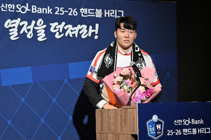 '골키퍼가 대세' <b>핸드볼 신인</b> 드래프트, 男 <b>이창우</b>·女 고채은 1순위
