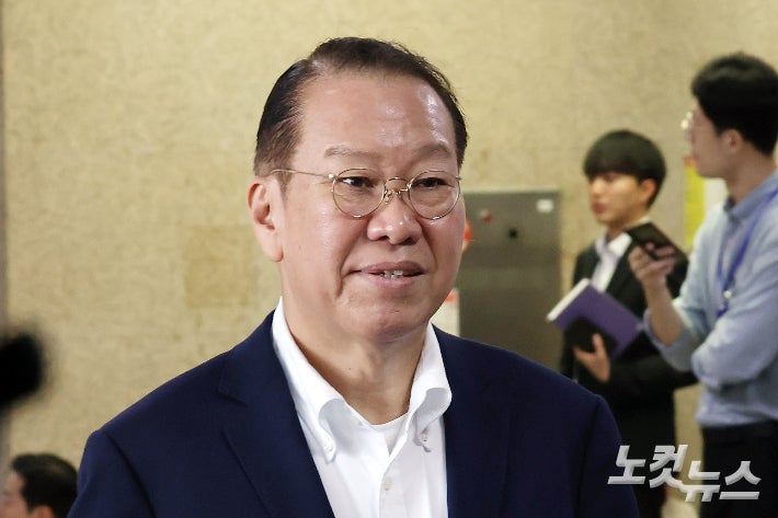 '내란 옹호' <b>유튜버</b>에 설 <b>선물</b> 보낸 <b>권영세</b>, 경찰 수사중