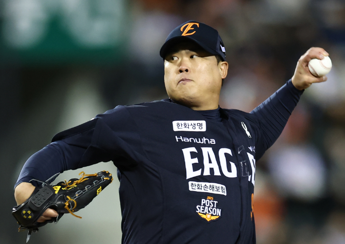 '<b>류현진</b>도 <b>불펜 대기</b>, 외인 2명은 제외' <b>한화</b> 김경문 감독 "본인이 던지...