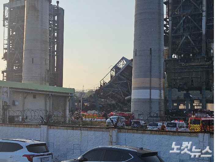 울산화력발전소 보일러타워 붕괴…"철거 중 와르르" 9명 매몰, 2명 구조 5명 수색 중