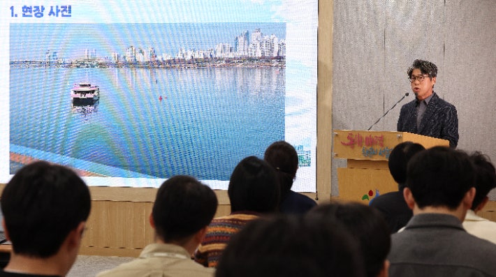 “승객 82명 태우고 항로 이탈” 한강버스…15차례 사전 경고에도 강바닥 긁고 멈춰