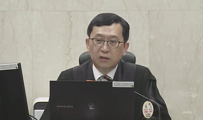 '<b>법정 소란</b>' <b>김용현 변호인</b>들 감치…'선서 거부' 이상민 과태료 부과[영...