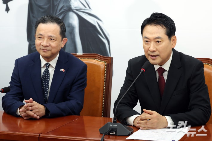 국민의힘 장동혁 대표가 21일 서울 여의도 국회에서 다이 빙 주한중국대사를 만나며 발언을 하고 있다. 윤창원 기자