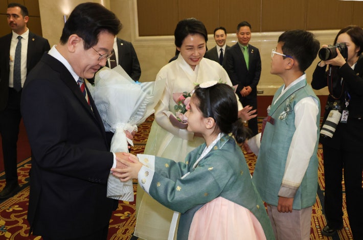 <b>튀르키예</b>서 동포와 '타운홀미팅'…李 "나라의 주인"