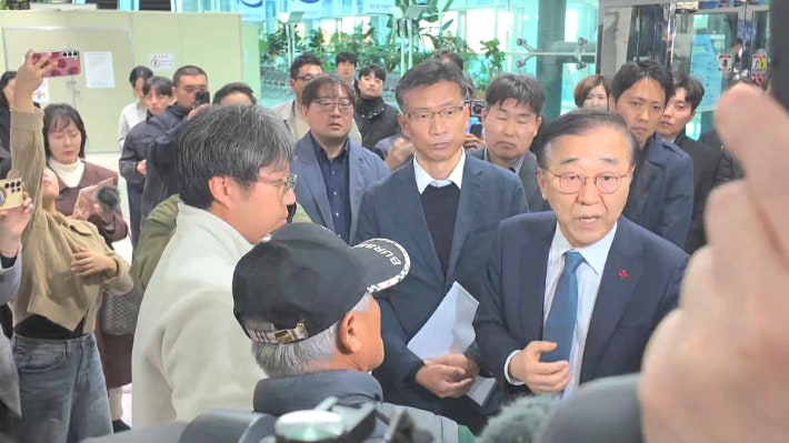 "졸속 <b>공청회</b> 강행 말라" 여객기 <b>참사</b> 유가족, 국토장관 간담회 거부