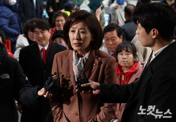 검찰 '<b>패스트트랙</b> 사건' <b>항소</b>포기…나경원 "난 <b>항소</b>할 것"