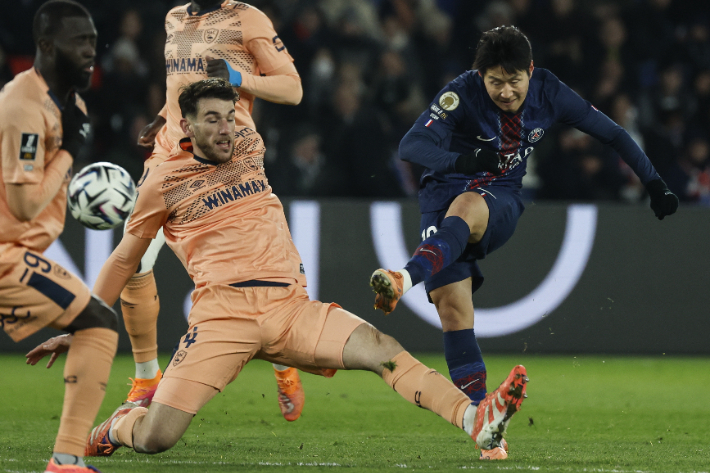 <b>이강인</b>의 르아브르전 시즌 1호 <b>골</b>…PSG <b>11월의 골</b> 선정