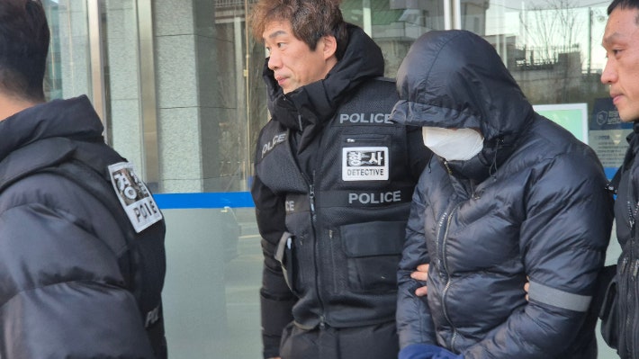 '<b>계엄령</b> 놀이' 미화원에 <b>갑질</b>한 양양군 <b>공무원</b> 결국 구속…"증거인멸·...