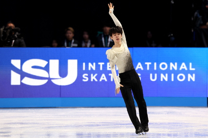 '김연아 이후 처음' <b>서민규</b>, 피겨 <b>주니어</b> 그랑프리 <b>파이널 우승</b>