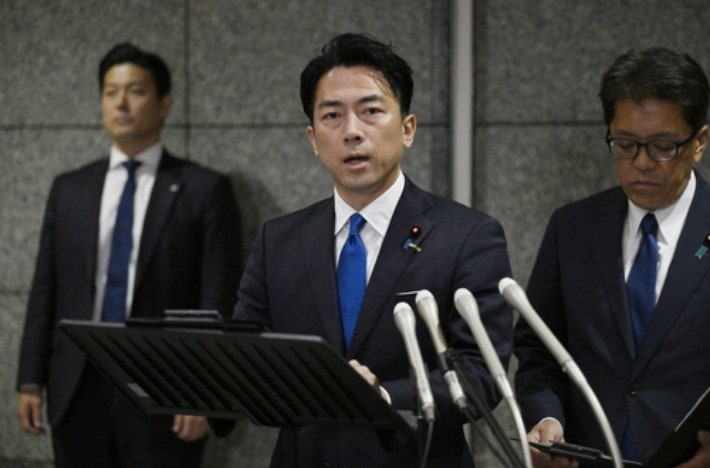 "中<b>항모</b>, 오키나와 인근 해역서 첫 <b>전투기</b> 이착륙"