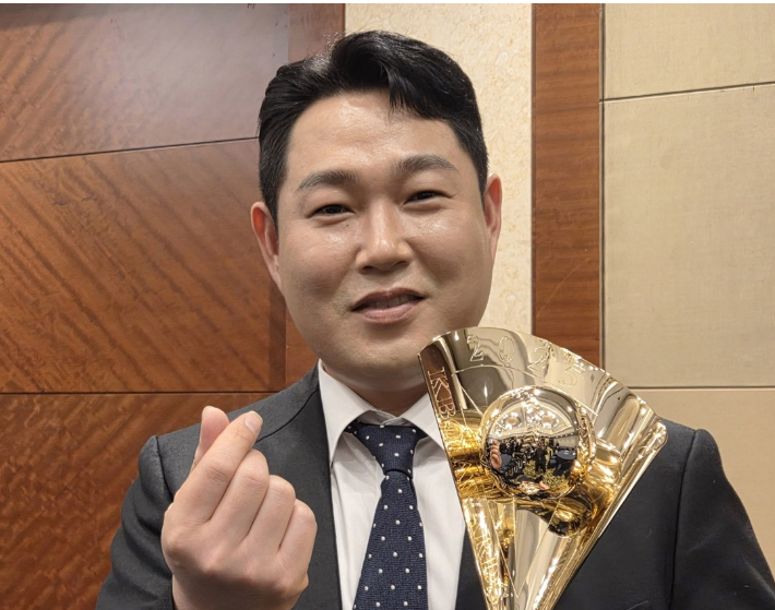'국민 타자와 나란히?' <b>양의지</b>, 최다 GG <b>도전</b>…최형우는 최고령, 오스틴...