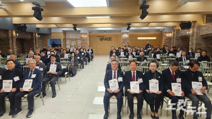 대한예수교장로회 통합총회(총회장 정훈) 세계선교부가 9일 110회기 정책협의회를 열고 급변하는 선교지형에 맞춰 새로운 선교 방향성을 제시하는 시간을 가졌다. 송주열 기자