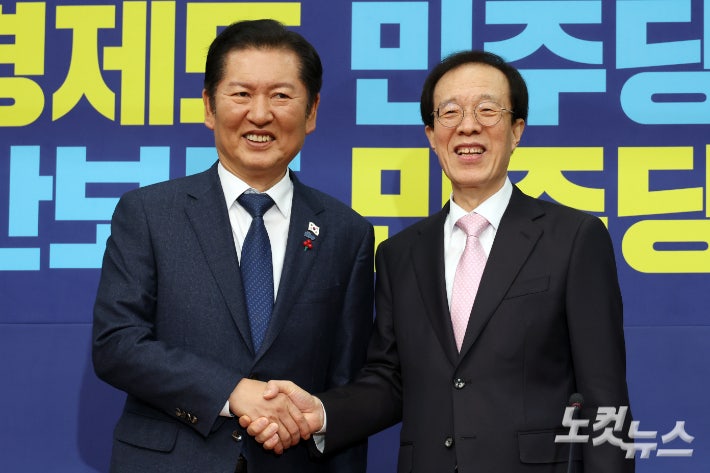 <b>이석연</b> 국민통합위원장, <b>정청래</b> 앞에서 "법왜곡죄 재고"