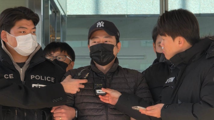 검찰 송치되는 양민준(47)이 취재진의 질문에 답하고 있는 모습.독자 제공