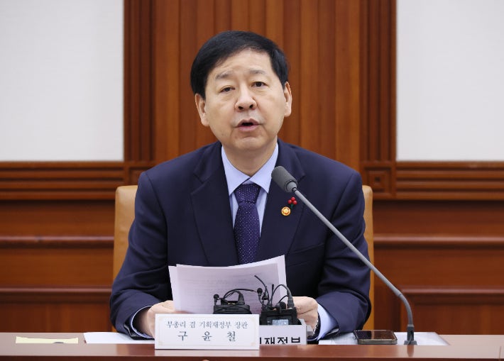 구윤철 부총리 겸 기획재정부 장관이 12일 서울 종로구 정부서울청사에서 열린 대외경제장관회의에서 발언하고 있다.연합뉴스