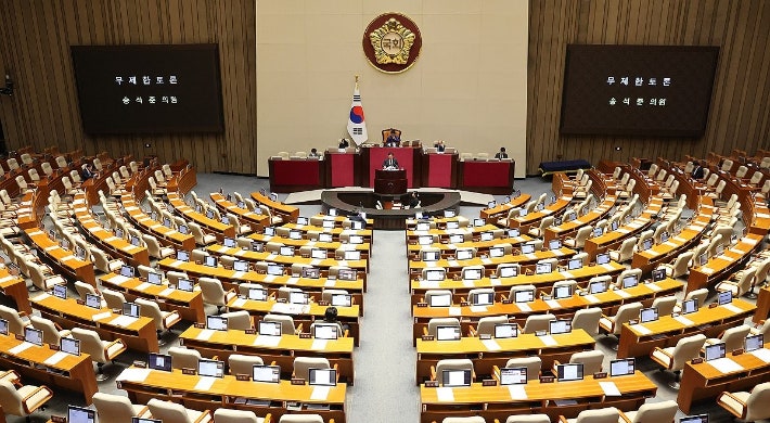 하급심판결문 공개법 통과…국힘, <b>은행법</b>에 또 <b>필리버스터</b>