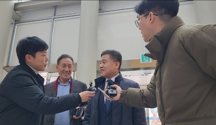 '<b>뇌물수수</b> 혐의' <b>정성주 김제시장</b>…경찰, 소환 조사