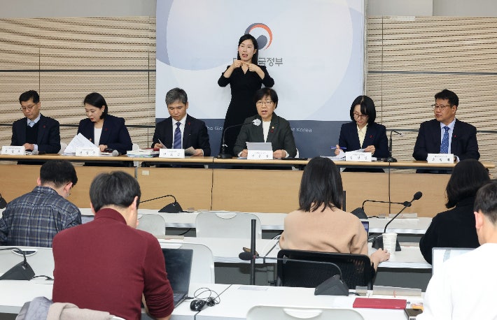 정은경 보건복지부 장관이 16일 정부세종청사 보건복지부 브리핑실에서 2026년 주요 정책 추진계획에 관해 설명하고 있다.연합뉴스
