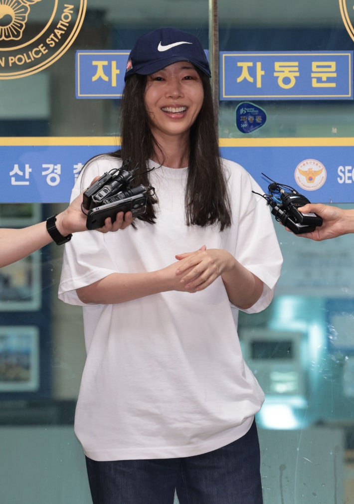 '<b>불송치 결정서</b> 200장' 발언 <b>논란</b> 일자…<b>민희진</b> "기억 혼동, 표현 오류"