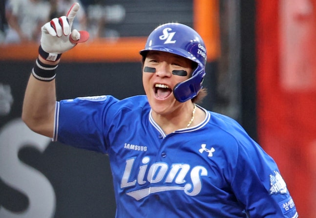 '롯데 출신 베테랑의 엇갈린 연말' 강민호는 호호, 손아섭은 섭섭…남은 FA들의 행보는?