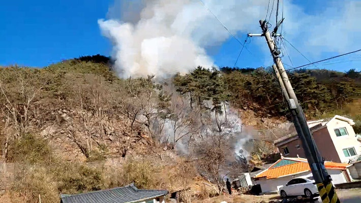 26일 오전 발생한 강릉 강동면 산불 현장.강릉소방서 제공