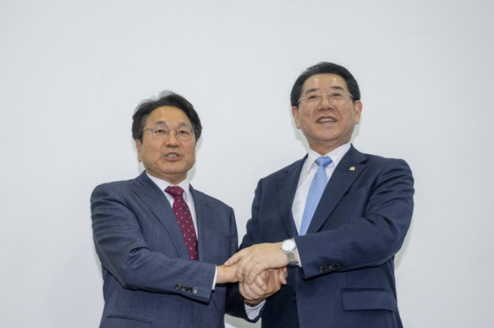 강기정 광주시장과 김영록 전남지사.전라남도 제공