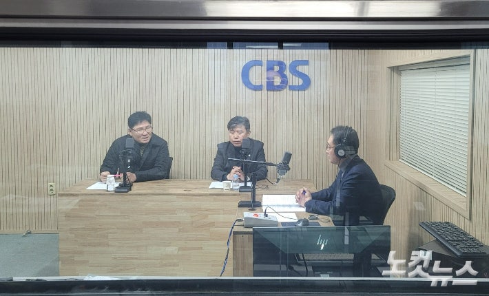 왼쪽부터 유상용 충북도의원,이상식 충북도의원,김종현 앵커.충북CBS