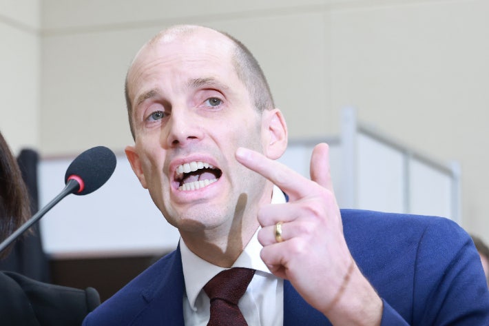 30일 국회에서 열린 쿠팡 침해사고 및 개인정보 유출,불공정 거래,노동환경 실태 파악과 재발 방지 대책 마련을 위한 청문회에서 해롤드 로저스 쿠팡 대표이사가 답변하고 있다.연합뉴스