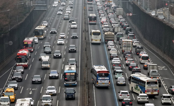 설 연휴 첫날 귀성길 정체 완화