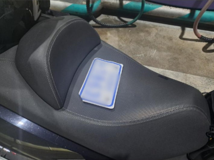 부산경찰청 3·1절 폭주 행위를 근절하기 위해 대대적인 단속을 벌이고 있다. 이 과정에서 이륜차 번호판을 떼고 스피커를 부착한 혐의로 고등학생 2명을 붙잡았다. 부산경찰청 제공