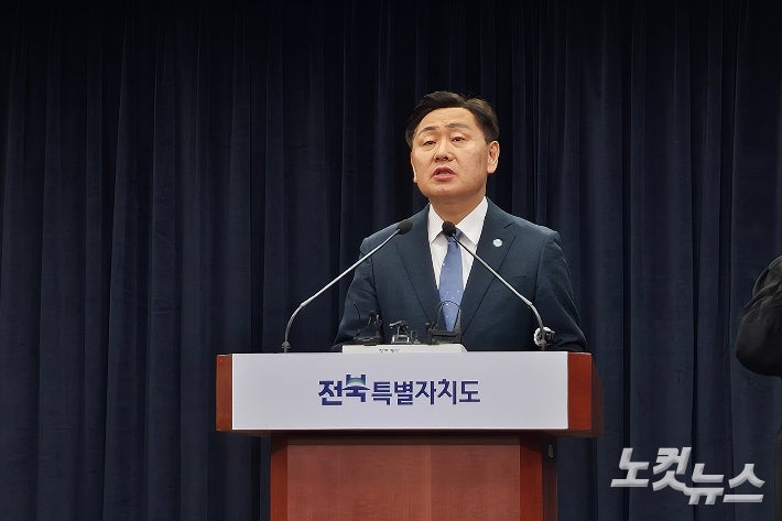 3일 오후 전북도청 기자회견장에서 김관영 전북도지사가 브리핑을 열었다. 송승민 기자