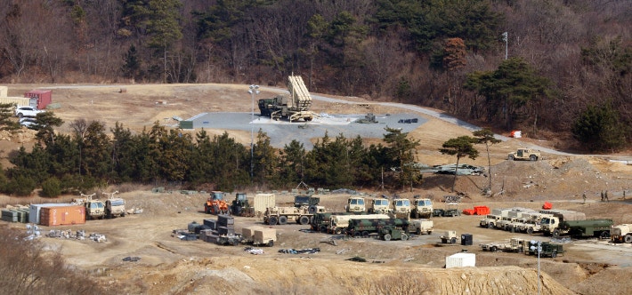 하늘 향한 사드 기지의 방공무기 발사대.연합뉴스