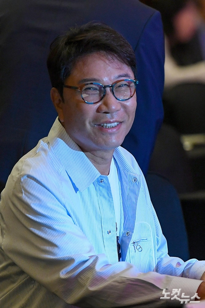 국내 '경업 금지' 풀린 <b>이수만</b>…새 회사 A2O엔터 첫 <b>공개</b> 오디션