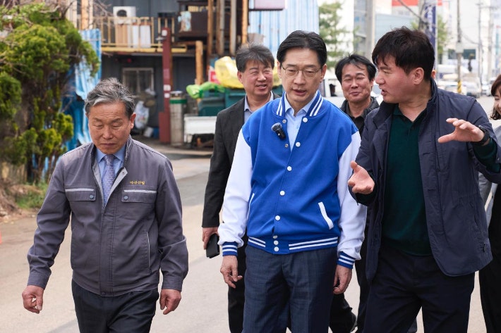 김경수 경남지사 마산봉암공단 현장 점검.민주당 경남도당 제공 