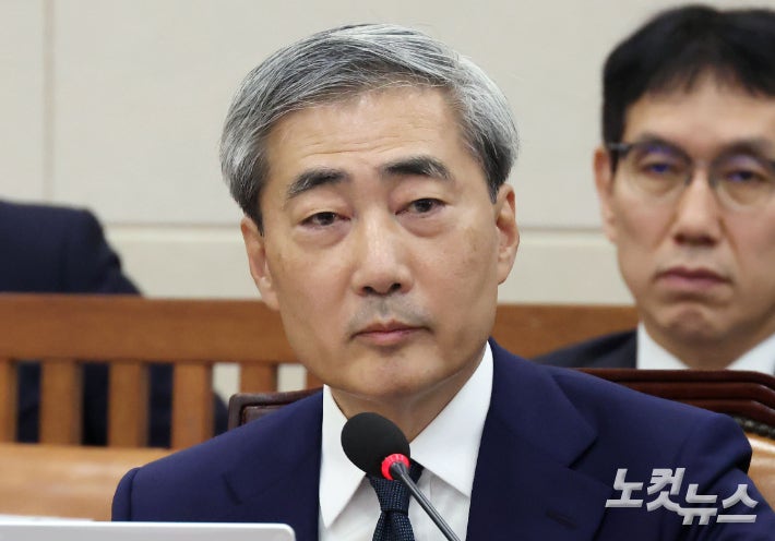 신현송 한국은행 총재 후보자가 15일 국회 재정경제기획위원회에서 열린 인사청문회에 출석해 질의를 듣고 있다.황진환 기자