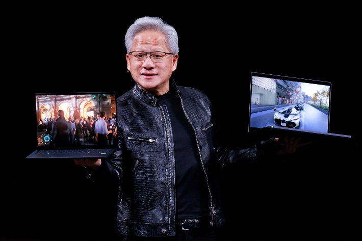 지난 1일(월) 젠슨 황 엔비디아 CEO가 컴퓨텍스 2026에서 발표하고 있는 모습.연합뉴스
