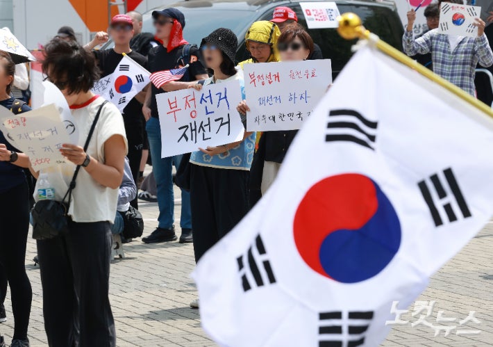 서울 <b>송파경찰서장</b>, <b>사의</b> 표명…'잠실 개표소 집회' 진행 중