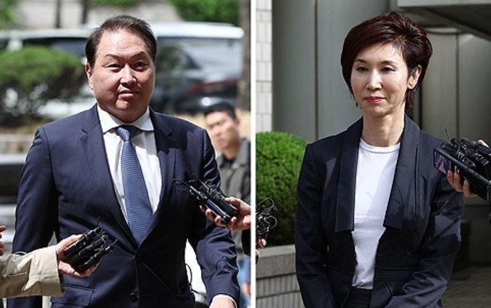 최태원 SK 회장(왼쪽)과 노소영 아트센터 나비 관장. 연합뉴스