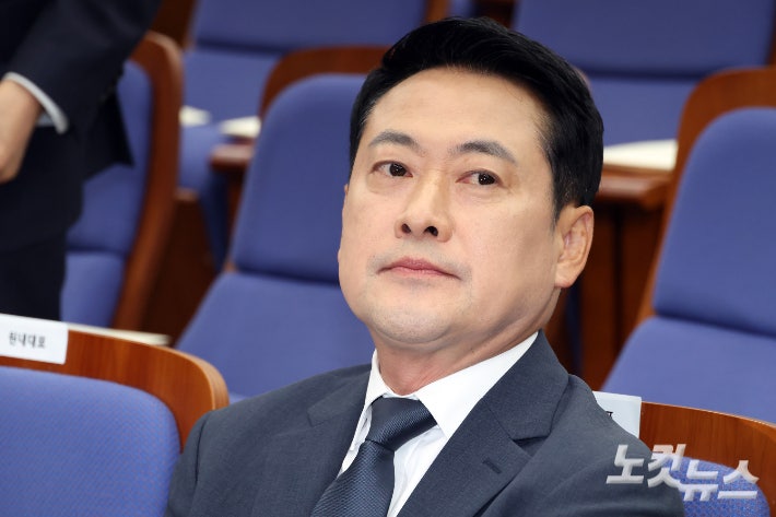 국힘 의원들, <b>장동혁 사퇴</b> 위한 의원총회 <b>요구</b>