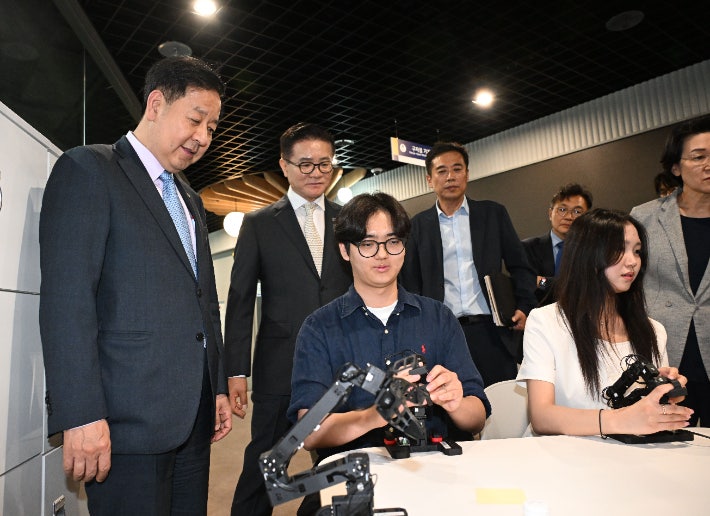 구윤철, 청년 고용 해법 모색…한양대 AI 부트캠프 방문