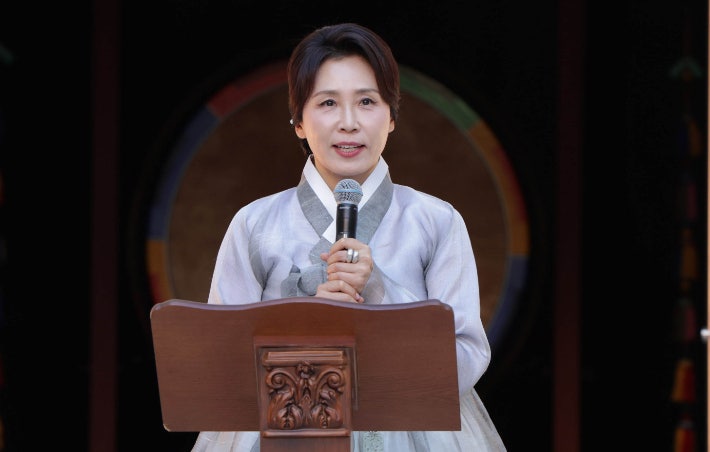 로마에 뜬 '은빛 한복'…김혜경 여사, 한복 패션쇼서 문화외교[노컷브이]