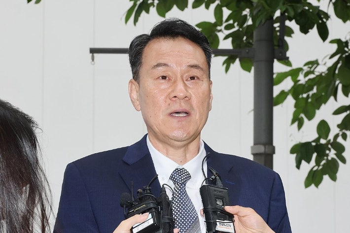 '내란 가담 의혹' <b>김명수</b> 前합참의장 <b>구속심사</b>…질문엔 묵묵부답
