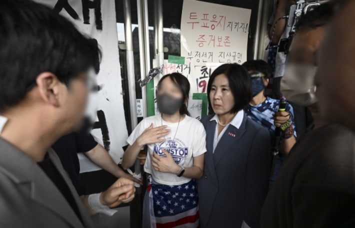 '잠실 개표소' 체육회 진입 막은 여성…장동혁 "강행 안 할 것"[영상]