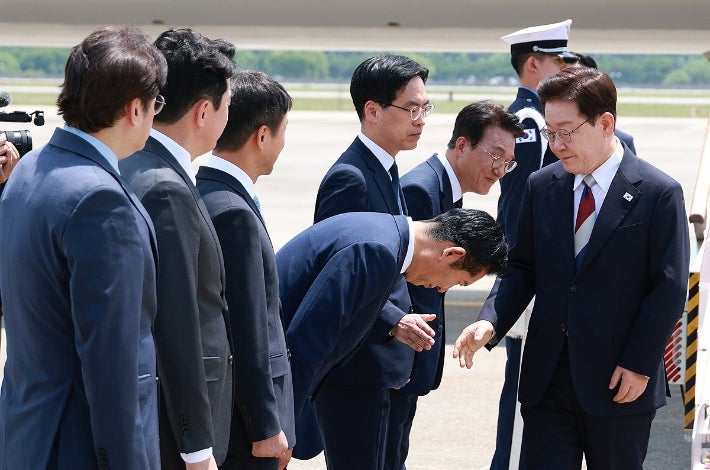 정청래, 李에 폴더 인사 뒤  "흔들리며 사는 게 인생"[CBS뉴스룸]